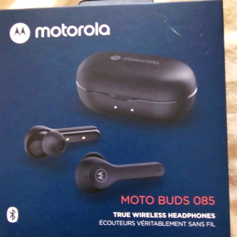 Moto Buds 085 True Wireless BT Earbuds with Microphone, Charging Case